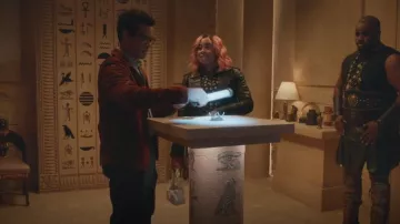 Mango Cross­body bag worn by Phoebe (Phoebe Robinson) as seen in Everything's Trash (S01E06)