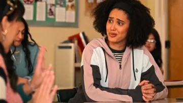 Volcom Anorak Hood­ie worn by Fabiola Torres (Lee Rodriguez) as seen in Never Have I Ever (S03E01)