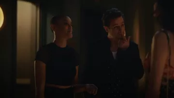 Cinq à Sept Arlen Top usado por Julien Calloway (Jordan Alexander) como se ve en Gossip Girl (S01E06)