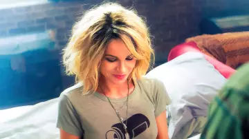 Deep Throat Snake raglan tee worn by Lindy (Kate Beckinsale) as seen in  Jolt movie