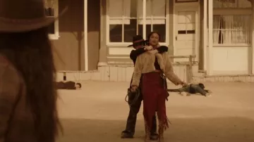 Scully Skirt Long Suede Leather With Fringe worn by Maria DeLuca (Heather Hemmens) as seen in Roswell, New Mexico (S04E09)