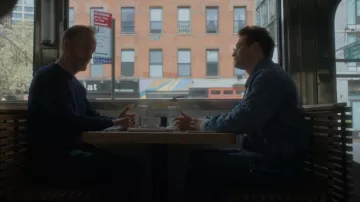 Ami Paris Ami de Coeur Chaqueta de mezclilla usada por Max Wolfe (Thomas Doherty) como se ve en Gossip Girl (S01E06)