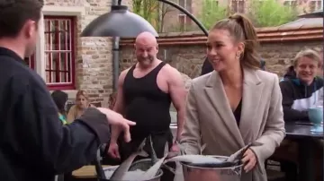 Galvan Boyfriend Coat porté par Gabby comme on le voit dans The Bachelorette (S19E05)