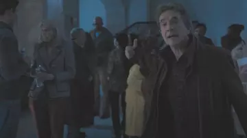 Veronica Beard Theron Jacket porté par Uma Heller (Jackie Hoffman) vu dans Only Murders in the Building (S02E08)