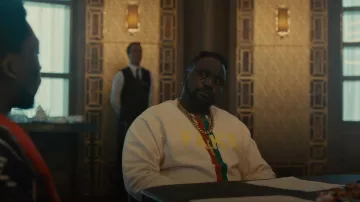 Sweat-shirt Gucci Fake/Not Logo porté par Alfred 'Paper Boi' Miles (Brian Tyree Henry) vu à Atlanta (S03E06)