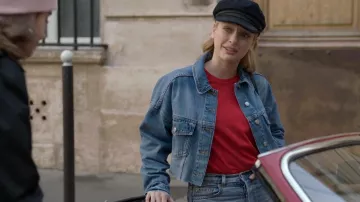 Topshop Hacked Off Crop Veste en denim portée par Camille Razat vue dans Emily à Paris (S01E08)
