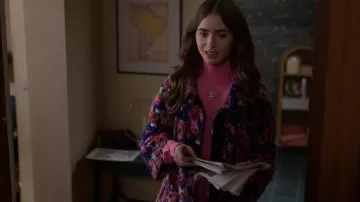 MSGM Automne 2013 Collection Floral Manteau porté par Emily Cooper (Lily Collins) vu dans Emily à Paris (S01E09)