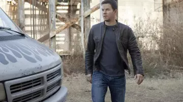 Brown Leather Motorcycle Jacket worn by Chris Farraday (Mark Wahlberg) in Contraband movie outfits