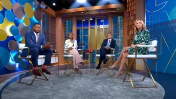 Vestido de camisa con estampado de hojas de Milly usado por Lara Spencer como se ve en Good Morning America el 09 de agosto de 2022