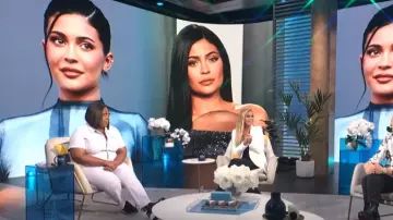 Good American Fit for Success Stretch Cotton Twill Jumpsuit worn by Loni Love as seen in E! News Daily Pop on August 10,2022
