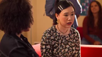 Wild Fable Floral Print Top usado por Eleanor Wong (Ramona Young) como se ve en Never Have I Ever (S03E03)