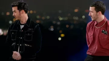 Amiri Top Stotched Jacket porté par Kevin Jonas comme vu dans Claim to Fame (S01E06)