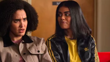 Collier de chaîne à mailles plates Madewell porté par Aneesa (Megan Suri) vu dans Never Have I Ever (S03E07)