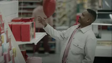 H&M Faux Suede Shacket porté par Shaad (Jason Weaver) vu dans The Chi (S05E08)