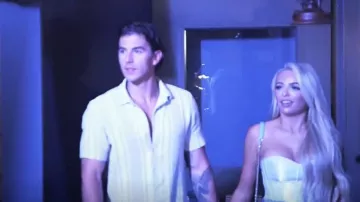 Shein Lace Up Back Tube Top usado por Katie Canham como se ve en Buckhead Shore (S01E08)