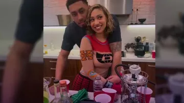 Camiseta diesel Women's Natural usada por Briana Jones como se ve en Sweet Life: Los Angeles (S02E04)