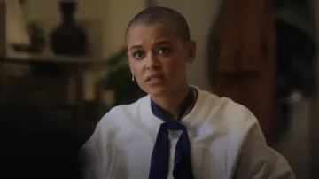 Boucles d’oreilles Shashi Ball & Chain portées par Julien Calloway (Jordan Alexander) comme on le voit dans Gossip Girl (S01E09)