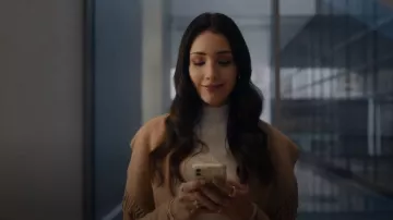 Apple White Iphone 11 utilisé par Luna La (Zión Moreno) vu dans Gossip Girl (S01E09)