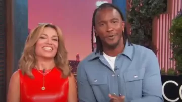 Veste Sandro Single Breasted Shirt portée par Scott Evans vue dans Access Hollywood le 16 août 2022