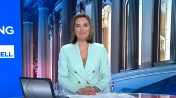 A.L.C. Sedgwick II Blazer porté par Margaret Brennan vu dans CBS Evening News le 19 août 2022
