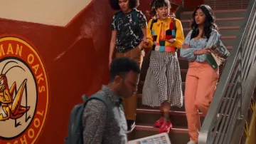Urban Outfitters BDG Pink Seamed Carpenter Jeans usados por Devi Vishwakumar (Maitreyi Ramakrishnan) como se ve en Never Have I Ever (S03E10)