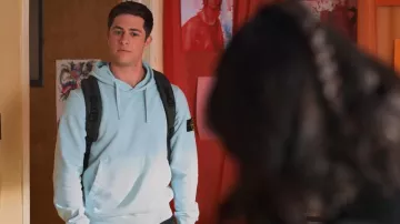 Stone Island Logo Patch Cotton Hoodie usado por Ben Gross (Jaren Lewison) como se ve en Never Have I Ever (S03E10)