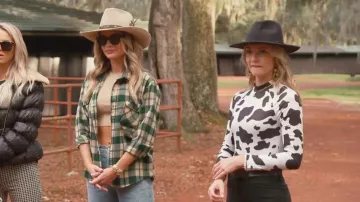 Shein Mock Neck Cow Print Mesh Sheer Top usado por Taylor Ann Green como se ve en Southern Charm (S08E09)