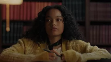 Re/Done Yel­low Car­diagn worn by Zoya Lott (Whitney Peak) as seen in Gossip Girl (S01E11)