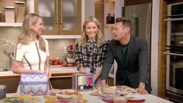 Alexander McQueen Spine Jacquard-Pattern Mini Robe portée par Wendy Bazilian vue en DIRECT avec Kelly et Ryan le 22 août 2022