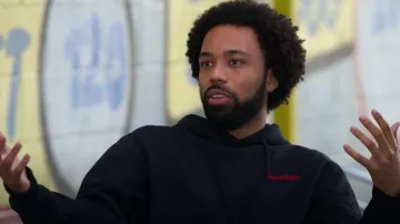 Wckdthoughts Klux Busters Sudadera con capucha usada por P'Jae Compton como se ve en Sweet Life: Los Angeles (S02E05)