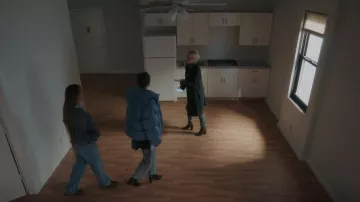 Loeffler Randall Elise Black Stretch Bootie porté par Audrey Hope (Emily Alyn Lind) vu dans Gossip Girl (S01E12)