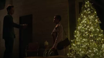 Fendi Baguette NM Bag Suede Medium porté par Julien Calloway (Jordan Alexander) vu dans Gossip Girl (S01E12)