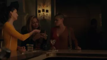 Staud Shoko Two Tone Ribbed Stretch Knit Cardigan porté par Julien Calloway (Jordan Alexander) vu dans Gossip Girl (S01E12)