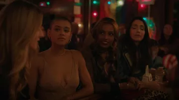 Jonathan Simkhai Tia Shimmer Button Down Top porté par Monet de Haan (Savannah Lee Smith) vu dans Gossip Girl (S01E12)