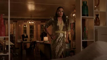 Zhivago Eye Of Horus Sequin & Velvet Midi Dress usado por Cristal Carrington (Daniella Alonso) como se ve en Dinastía (S05E19)