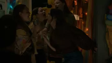 Pull à manches d’échelle Rebecca Taylor porté par Lynn Bouchard (Brooklyn Shuck) vu dans Evil (S03E09)