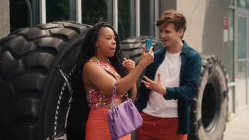 House of Want Chill Vegan Leather Frame Clutch usado por Phoebe Robinson como se ve en Everything's Trash (S01E07)