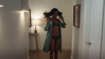 Natori Floral Contour Underwire Bra worn by  Jessie(Nneka Okafor) as seen in Everything's Trash (S01E07)