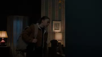 Levi’s Cropped Corduroy Trucker Jacket porté par Lynn Bouchard (Brooklyn Shuck) comme on le voit dans Evil (S02E12)