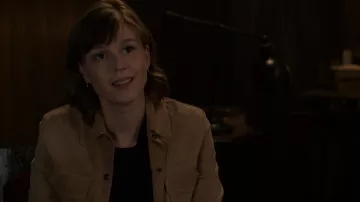 Chaqueta Theory Suede Trucker usada por Kristen Bouchard (Katja Herbers) como se ve en Evil (S02E12)