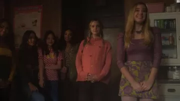 H&M Puffed Sleeve Top usado por Kelly Beasley (Mallory Bechtel) como se ve en Pretty Little Liars: Original Sin (S01E08)