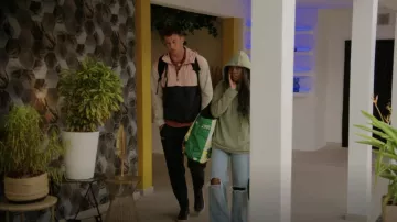 Sweat à capuche H&M porté par Trina Njoroge vu dans All Star Shore (S01E10)