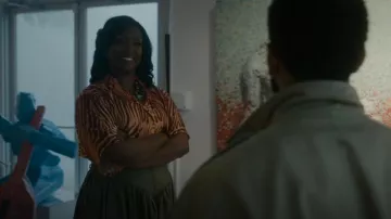 Fe Noel Havana Top porté par Nina Williams (Tyla Abercrumbie) vu dans The Chi (S05E09)