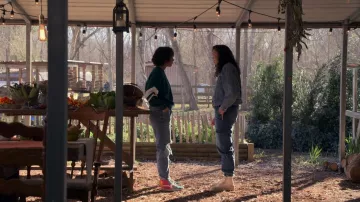 Vans Sk8 Hi Multi Bright worn by Breanna Casey (Aleyse Shannon) as seen in Leverage: Redemption (S01E14)