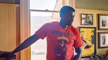 Camiseta de Rage Against the Machine "Battle for Mexico" usada por OJ Haywood (Daniel Kaluuya) en la película Nope