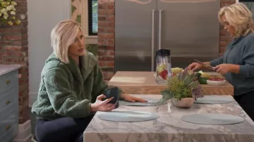 Chaqueta de lana reversible Lululemon usada por Savannah Chrisley como se ve en Chrisley Knows Best (S09E26)