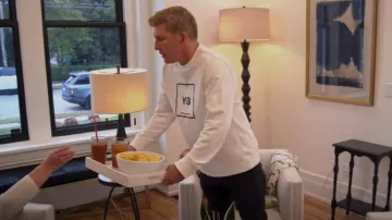 Y-3 Sweat-shirt à logo carré réfléchissant pour homme porté par Todd Chrisley tel que vu dans Chrisley Knows Best (S09E26)