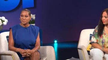 Aqua Tie Vestido de cintura usado por Monique Kelly como se ve en E! Noticias Daily Pop en agosto 29,2022