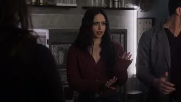 Free People Emilie Sweater porté par Liz Ortecho (Jeanine Mason) vu à Roswell, Nouveau-Mexique (S04E12)