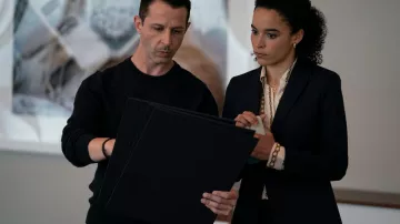 Beige Gold Chain Print Blouse of Jess Jordan (Juliana Canfield) in Succession (S03E06)